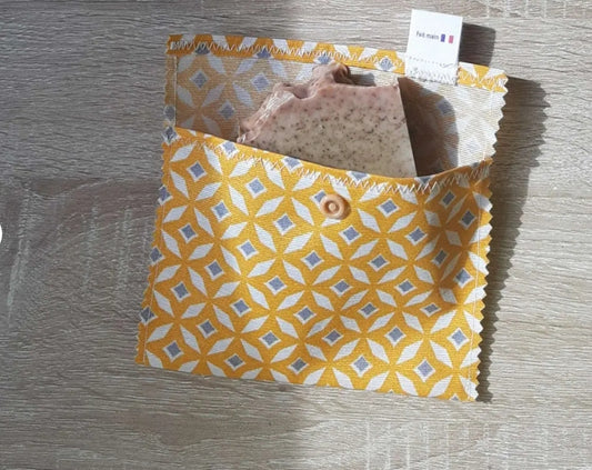 Pochette -  Coton enduit imperméable jaune à motifs - Fait main